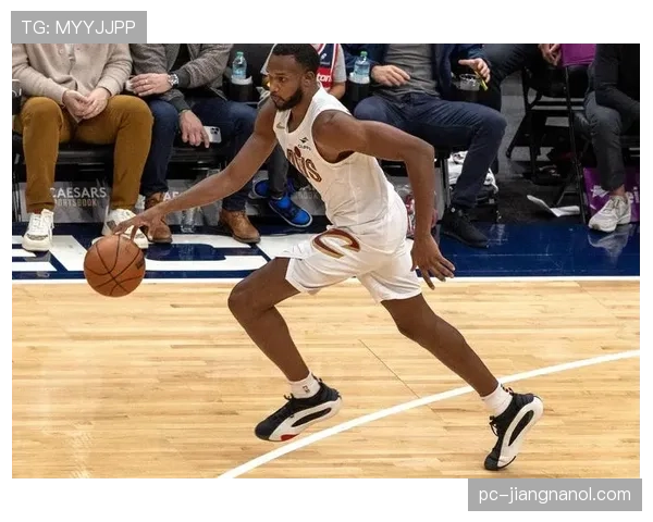 挡拆换防限制持球大个子，莫布里盖帽率较上季提升