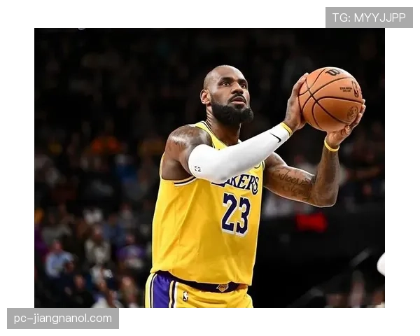 布兰登·英格拉姆无球投射拉开空间提升湖人与詹姆斯挡拆效率