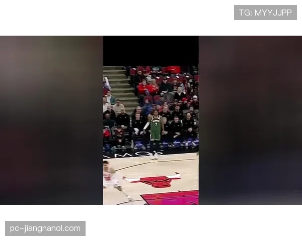 库兹马高效突破改变湖人进攻节奏，提升关键回合得分能力