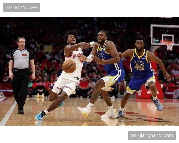 格林挡拆制造投篮空间，三分效率显著提升拉开火箭进攻