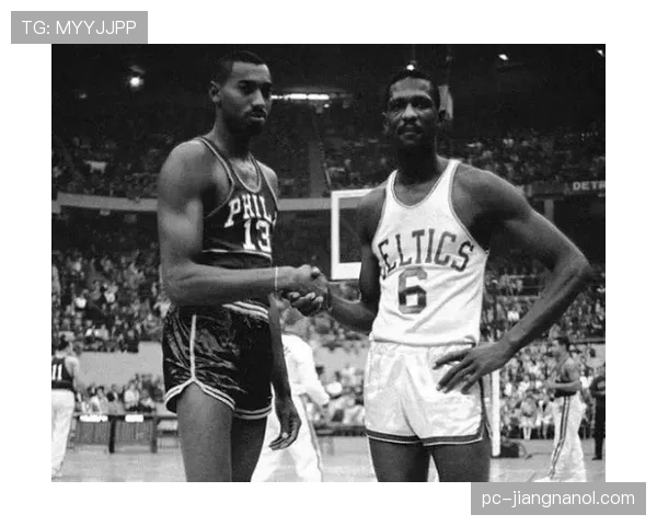 背身单打主导篮下，张伯伦胜过拉塞尔的终结力