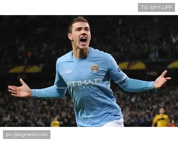 哲科与伊布在高位持球率下形成突破与直塞结构差异