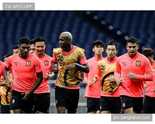 曼联财务重压背景下试错空间缩减，当前赛季稳定性面临考验