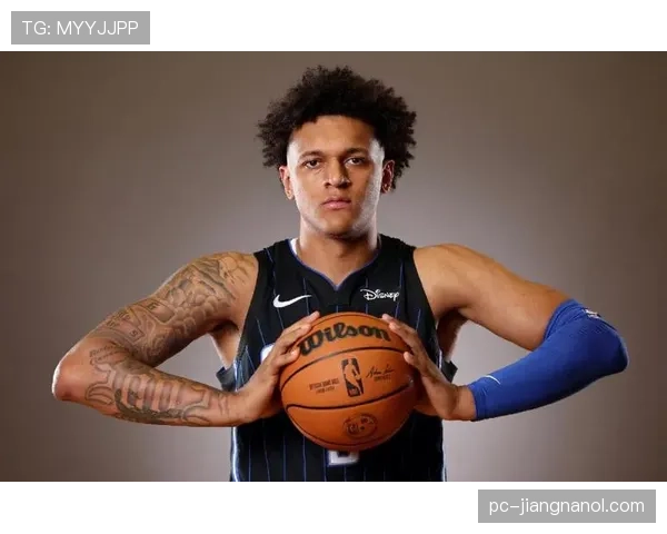 比尔·拉塞尔防守篮板主导球队，抢断效率显著优于同期内线